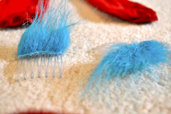 Halloween DIY: Thing 1 & Thing 2 Costume Halloween DIY: Thing 1 & Thing 2 Costume